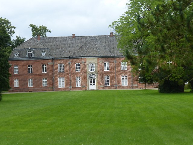 P1350589